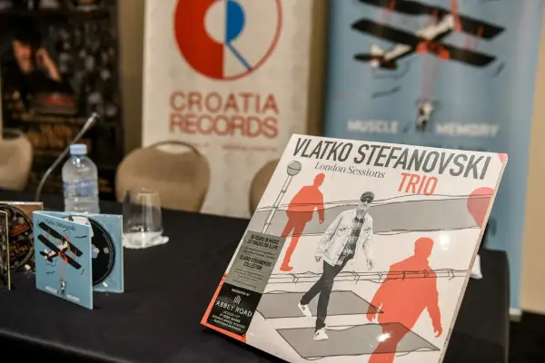 Влатко Стефановски со два нови албуми: „Мојата скромност не ја омаловажува големата работа што ја правам“