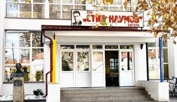 ПОЛИЦИЈА ВО ЦИВИЛ ЌЕ ГО ЧУВА УЧИЛИШТЕТО „СТИВ НАУМОВ“ ВО БИТОЛА ПО ЗАКАНУВАЧКИТЕ ПОРАКИ НА УЧЕНИК КОН СОУЧЕНИЦИТЕ И РОДИТЕЛИТЕ