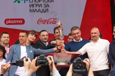 НАСТАН СО 27.000 ДЕЦА: Спортувајте, учете и другарувајте – спортот е иднината на нашата татковина Македонија, им порача Мицкоски