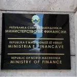 Директорите на дел од битолските основни училишта контра Министерството за финансии