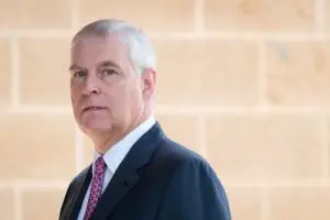 ВИДЕО | Уапсен мажот кој му се заканувал на Ендрју додека ги шетал кучињата во близина на имотот Сандрингем