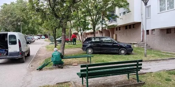 Комуналец – Прилеп: Во тек е санација на клупите во населбата Точила