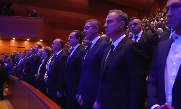 Мицкоски и Курти на конгресот на ВЛЕН на кој пет партии се обединуваат во еден субјект