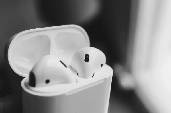 Нови AirPods од Apple: слушалки што „ја гледаат“ околината