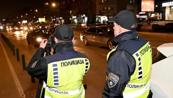 Средношколци со часови оставени во Грција на улица – чекале да им се поправи расипаниот автобус со коj патувале на екскурзија