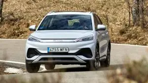 Скапите горива ја забавија продажбата на автомобили со обичен погон во Кина