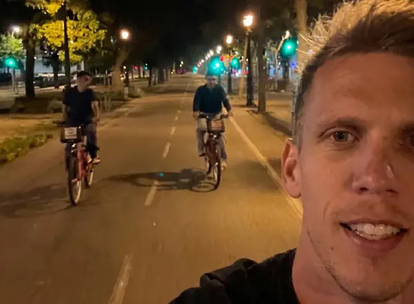 Видео: Шампионско возење на велосипед по улиците на Барселона 