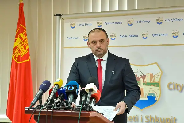 Можна забрана на мобилни телефони во средните училишта во Скопје, најавува Ѓорѓиевски