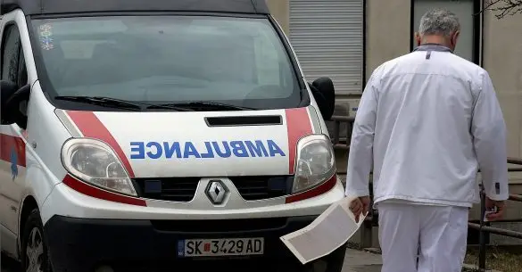 Девојче повредено по пад во простор за лифт