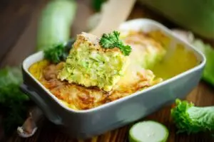 Брзо и вкусно јадење: Рецепт за пита со тиквички и сирење