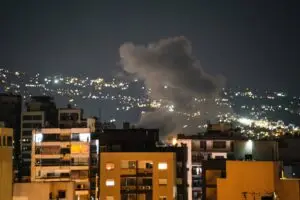 Израел го бомбардираше Либан, најмалку шестмина загинати