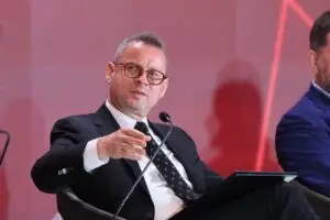 Мукаетов на Самитот „Македонија 2025“: „’Алкалоид’ е пример дека Македонија може да се натпреварува глобално“