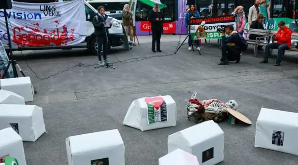 Вечерва е првата полуфинална вечер на Евросонг: Протести пред салата, камерман ја удри израелската танчерка (ВИДЕО)