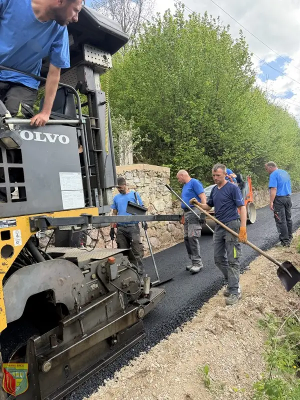 По три децении, кичевското село Козица добива нов асфалт и реконструкција на патот во селото, жителите го поздравуваат започнувањето на работите