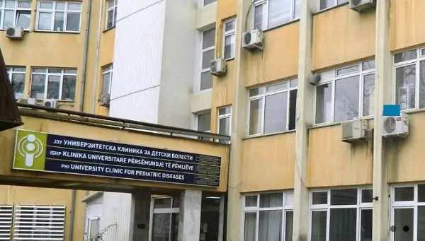 Петмесечно бебе донесено починато на Детската клиника во Скопје