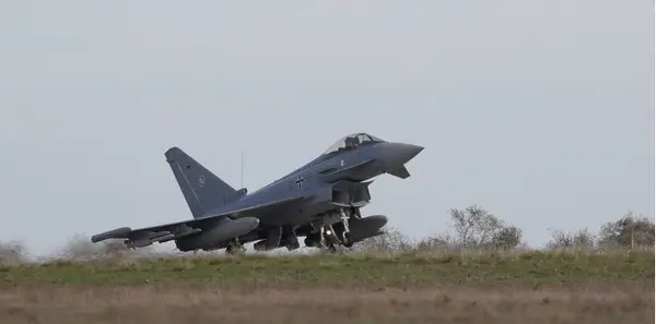 Американски воени авиони двапати без прашање летале над Австрија, ловци „Еурофајтер“ ги пресретнале