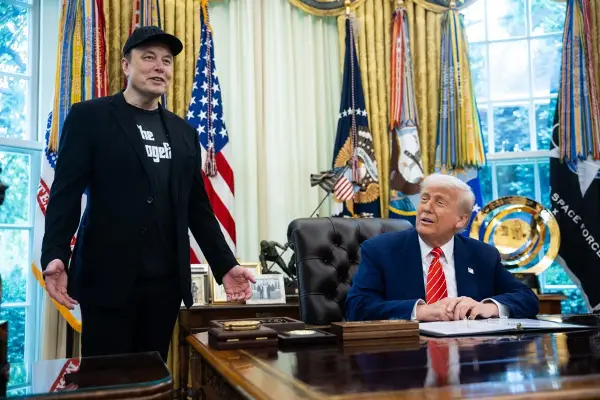Трамп придружуван од бизнис лидери при посетата на Кина, Илон Маск меѓу водечките