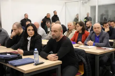 Паника и недостиг од излези во „Пулс“, стои во пишаните сведоштва на две девојки, одбраната побара да не се прифатат овие докази