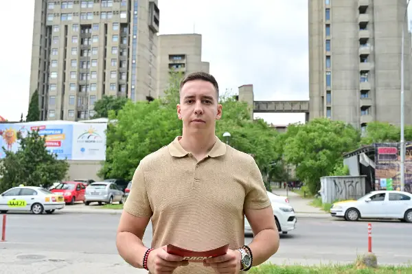 (ВИДЕО) Огњеновиќ: Додека власта троши на тендери, студентите во „Гоце Делчев“ живеат со глувци и без топла вода