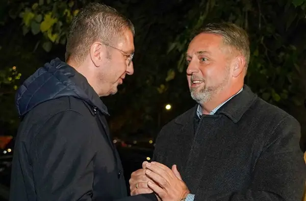 Градоначалникот на Карпош, нема дадено оставка, тој е на боледување, вели Мицкоски