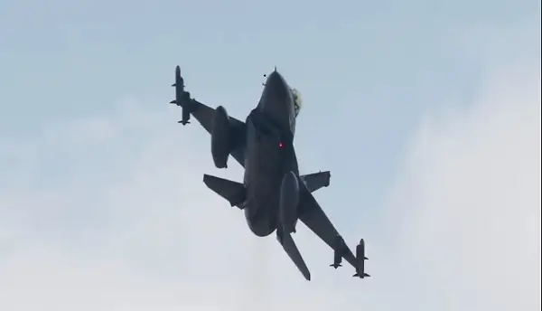 Американски воен авион се урна за време на тренажен лет, пилотите успешно се катапултираа