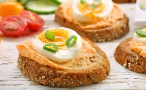 Медитерански вкус — рецепт за паштета со димен лосос и шкампи