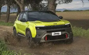 ПРЕМИЕРА: Затегнат дизајн, надградена кабина и нов турбо-бензинец – Jeep подготви освежување за Avenger!