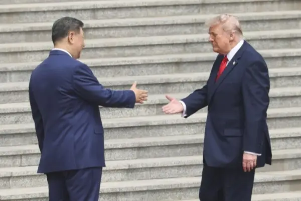 🎥 ШТО ОТКРИВА ГОВОРОТ НА ТЕЛАТА НА САМИТОТ СИ-ТРАМП Експерт ги декодира телесните движења