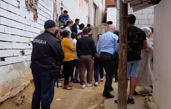 ЈА ИЗБОЛ СОПРУГАТА ДЕСЕТИНА ПАТИ СО НОЖ ДОДЕКА СПИЕЛА Обвинителството бара притвор за осомничениот убиец од Битола