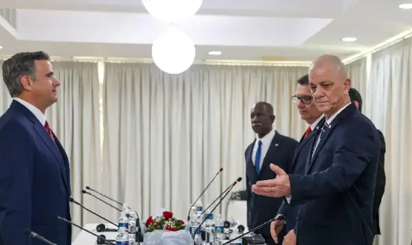 Директорот на ЦИА во Хавана на разговори со претставници на кубанските власти