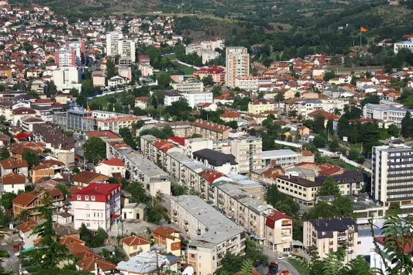 Во штипската Клиничка болница донесено мртво новороденче, неговата мајка го родилa во двор