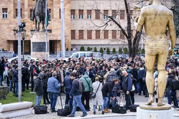 „Сакам да работам“ до „Левица“: Која левичарска партија се залага најмалку 10 илјади вработени да останат на улица?