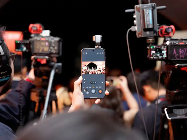 HONOR претстави нови можности за мобилно снимање со Robot Phone на настанот „China Night“ во рамки на филмскиот фестивал во Кан