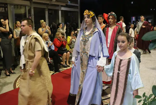 Нумизматичка збирка и инклузивна модна ревија : Археолошкиот музеј го одбележа Светскиот ден на музеите