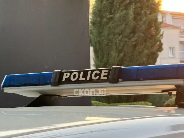 Татко нападнат со кундак од пиштол откако се обидел да ја спаси ќерката која ја држеле за врат