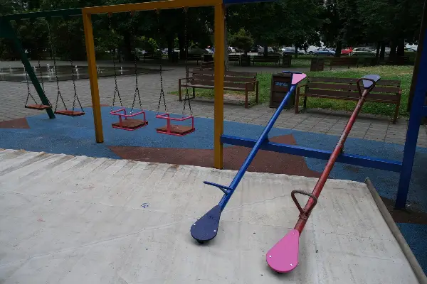 Пролетна акција за реконструкција на детските игралишта и урбаната опрема во општина Карпош