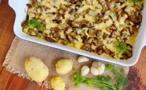 Едноставно и вкусно — рецепт за печен компир со кашкавал