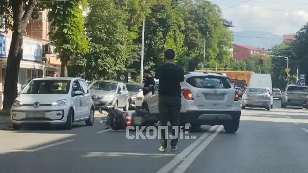 Автомобил и мотор се судрија на „Рузвелтова“ во Скопје