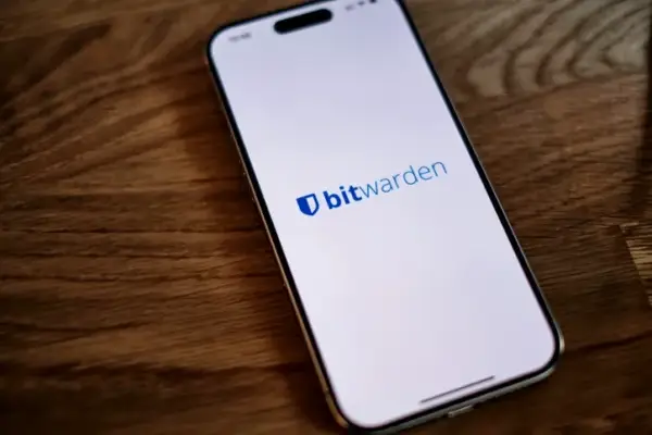 Bitwarden поминува низ тивка трансформација, а корисниците имаат прашања