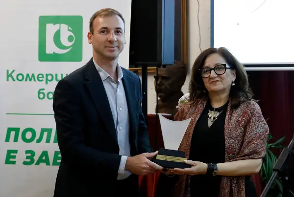 Врачена наградата за „Роман на годината“ на Оливера Ќорвезироска (фото)