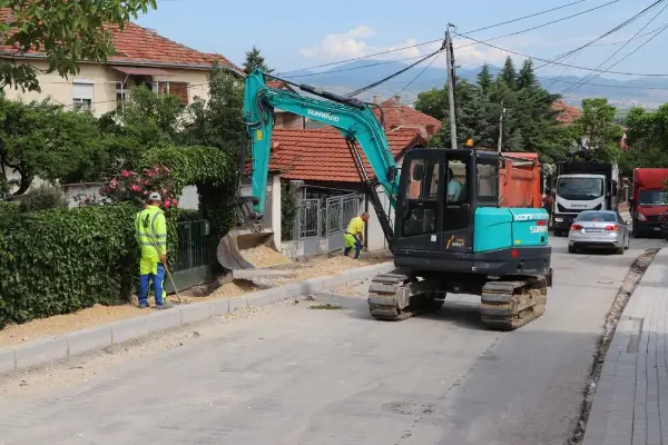 Започна реконструкцијата на „Бајрам Шабани“, ќе се асфалтира целата траса (ФОТО)