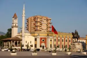Студентите од Албанија најавија протест во Тирана за поддршка на студентите Албанци од Македонија