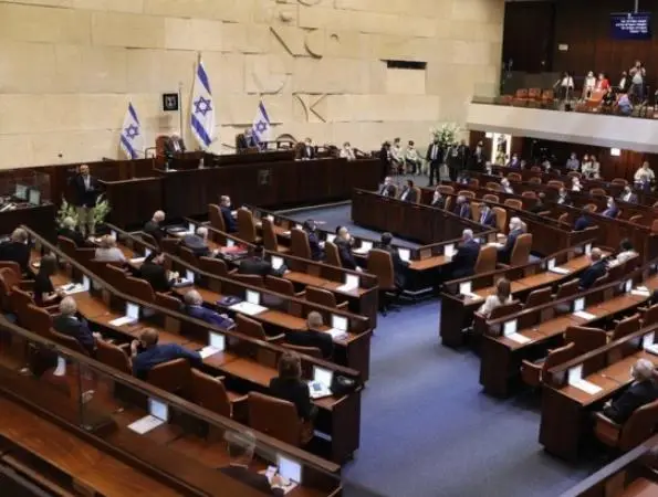 Израелскиот парламент гласаше за распуштање, анкетите велат дека Нетанјаху ќе ги изгуби следните избори