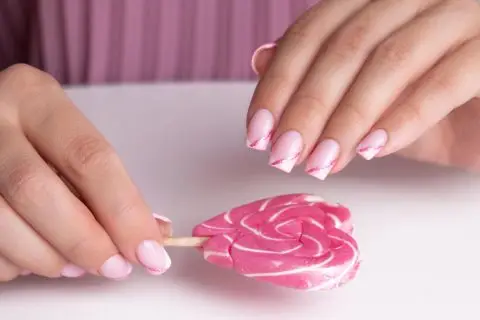 ФОТО: Candy french – Француски маникир кој е најавен како ХИТ на летото