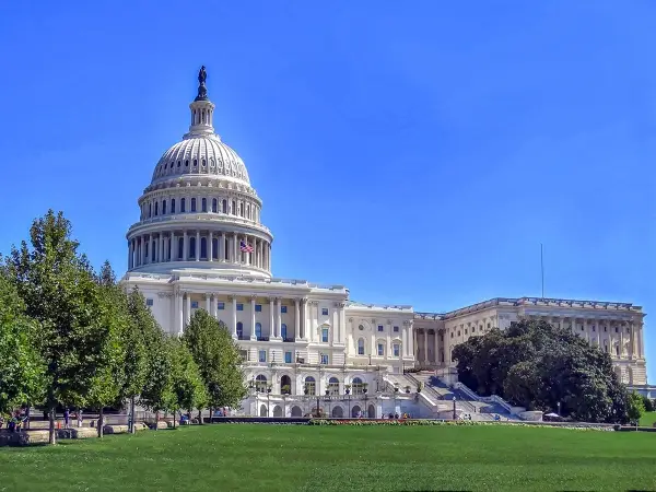 Администрацијата на Трамп воведува ново правило за аплицирање за „Зелена карта“