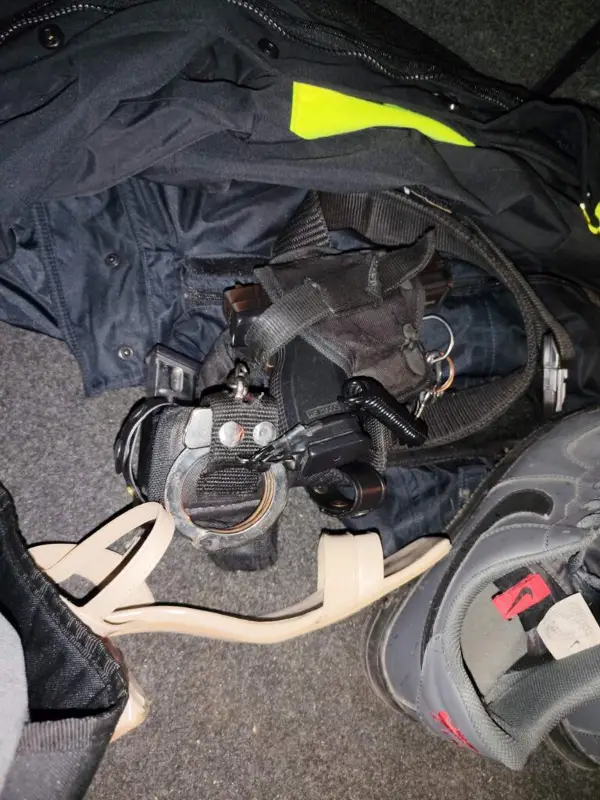 (ФОТО) Полициска акција во Струмица: Беровчанец уапсен со кокаин, во багажникот на „голфот“ му нашле оружје и полициска опрема