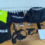 Кокаин, оружје и полициска опрема пронајдени во возило во Струмица