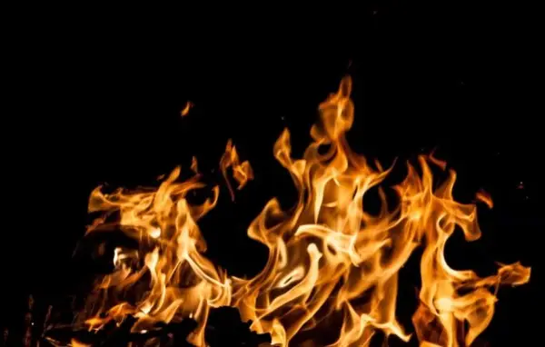 Пожар во стан во Гази Баба, настанал од запалена свеќа!