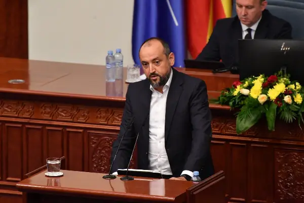 Битиќи до Кочоска: Ќе дојдете во Собрание или пак ќе одговарате со Фејсбук статуси?