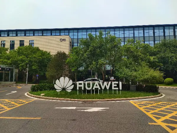ТЕХНОЛОШКИ ПРОБИВ НА HUAWEI на полето на микрочипови ќе му помогне на кинескиот гигант да ги заобиколи санкциите од САД